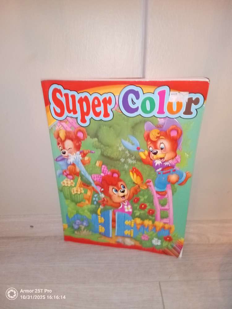 Super colour þykk litabók. Stórar myndir