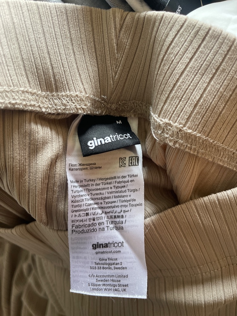 Ljósar Gina tricot i st M