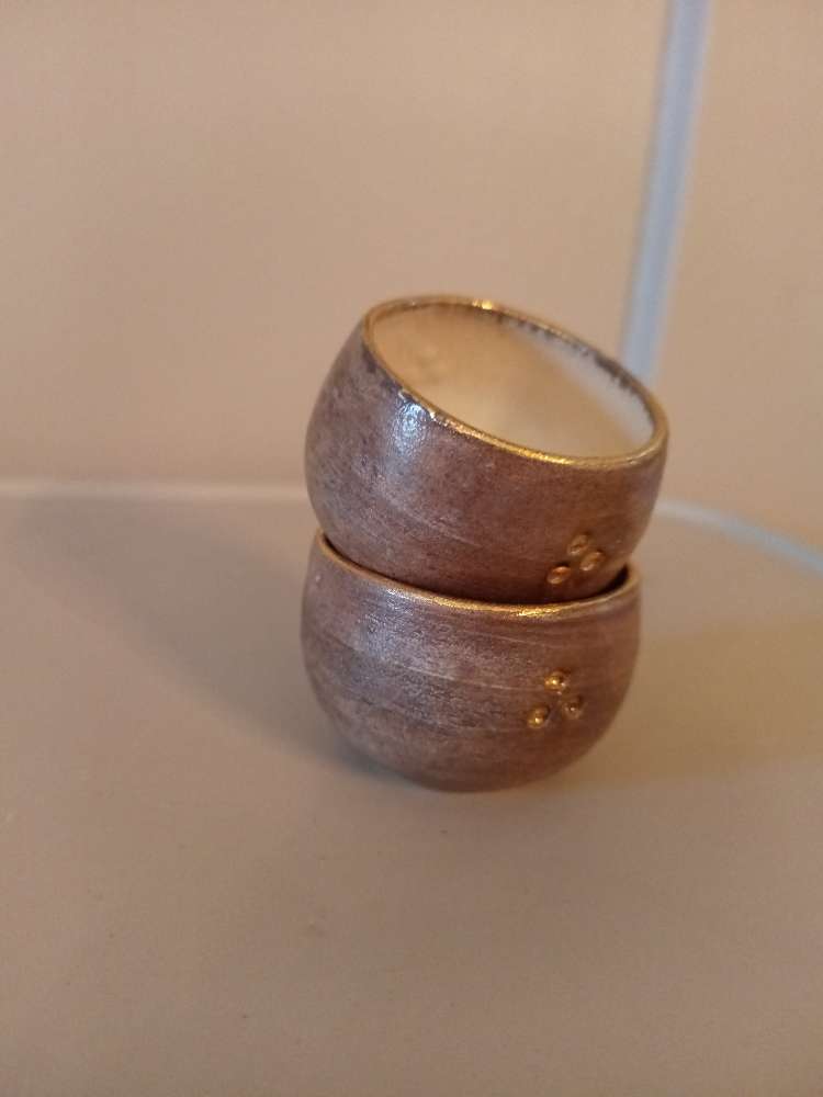 2 Keramik spritt kertastjakar