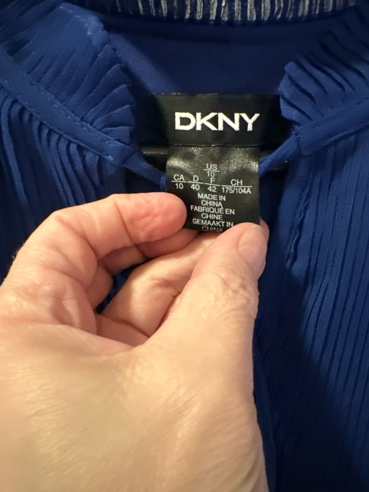 DKNY plíseraður kjóll, st. 10 US