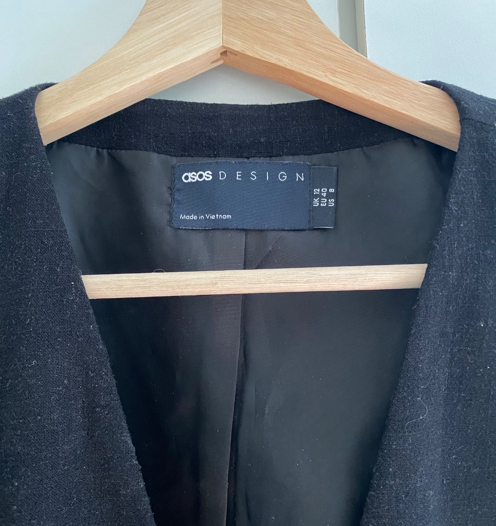 Asos musta liivi, koko 40