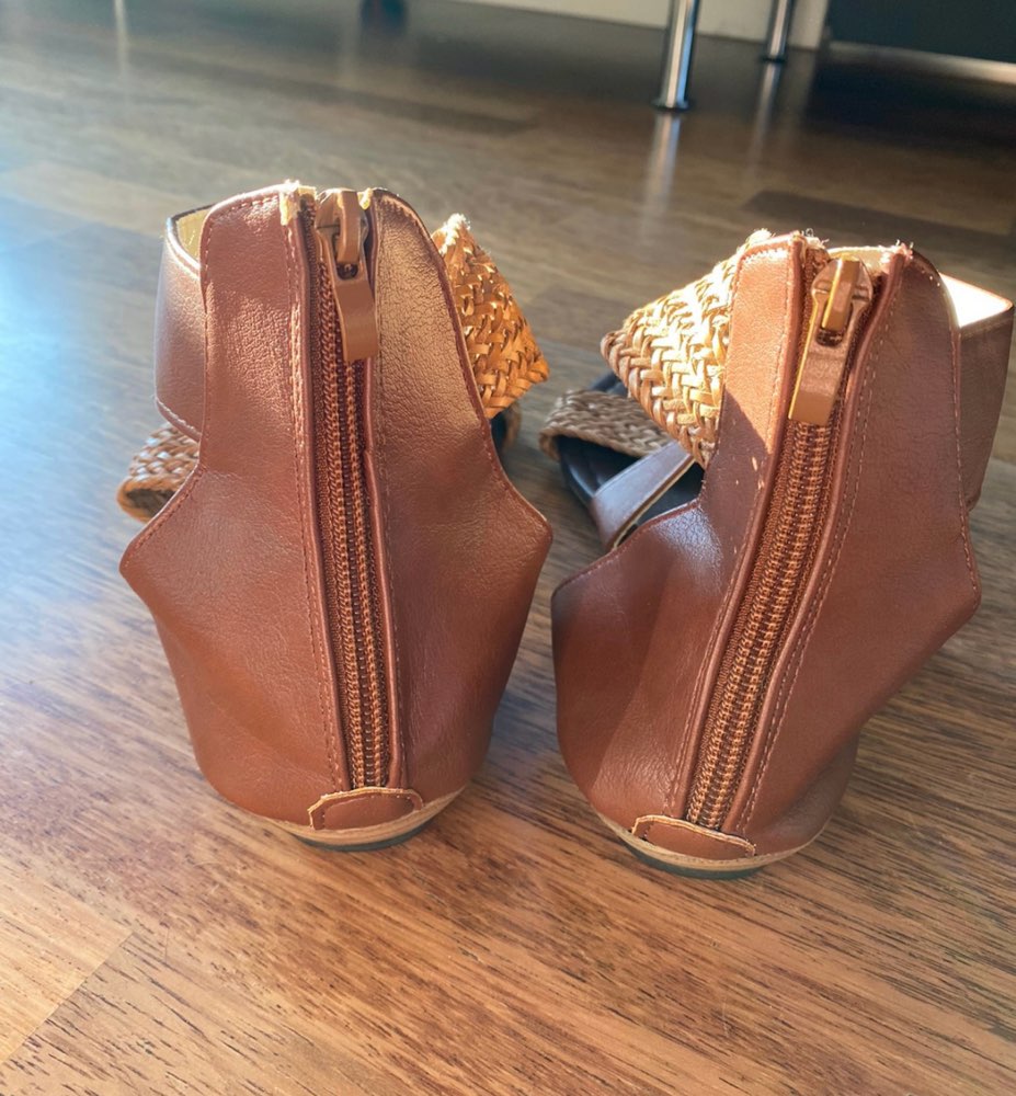 Bast sandaler