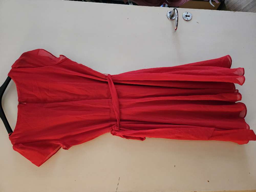 Mekko punainen koko 38  Bille & Blossom