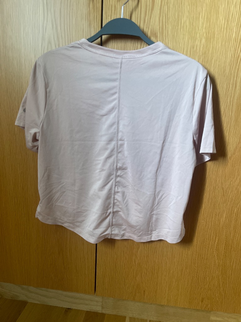 Ljósbleikur cropped nike bolur i s