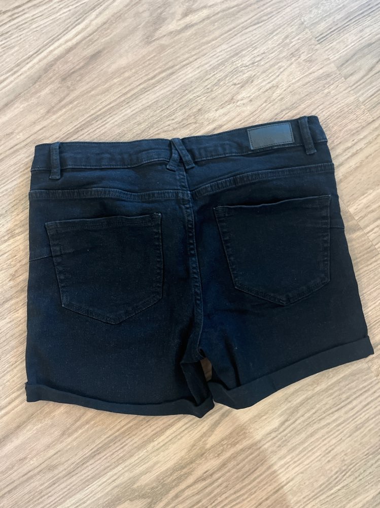 mustat farkkusortsit, veromoda, L