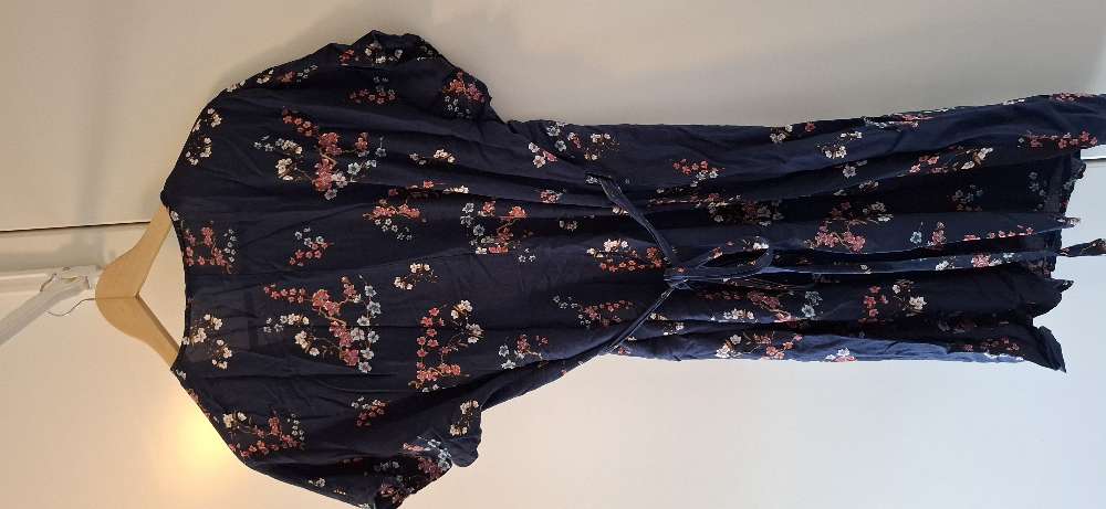 Lindex st. L wrap blómakjóll