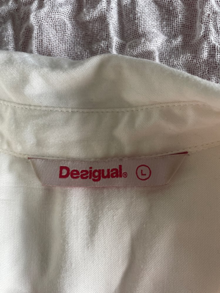 Desigual valkoinen kauluspaita