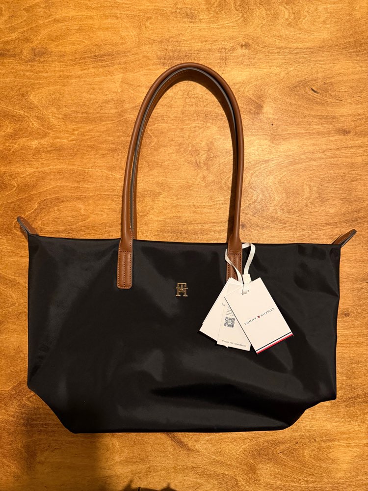 Tommy Hilfiger taska