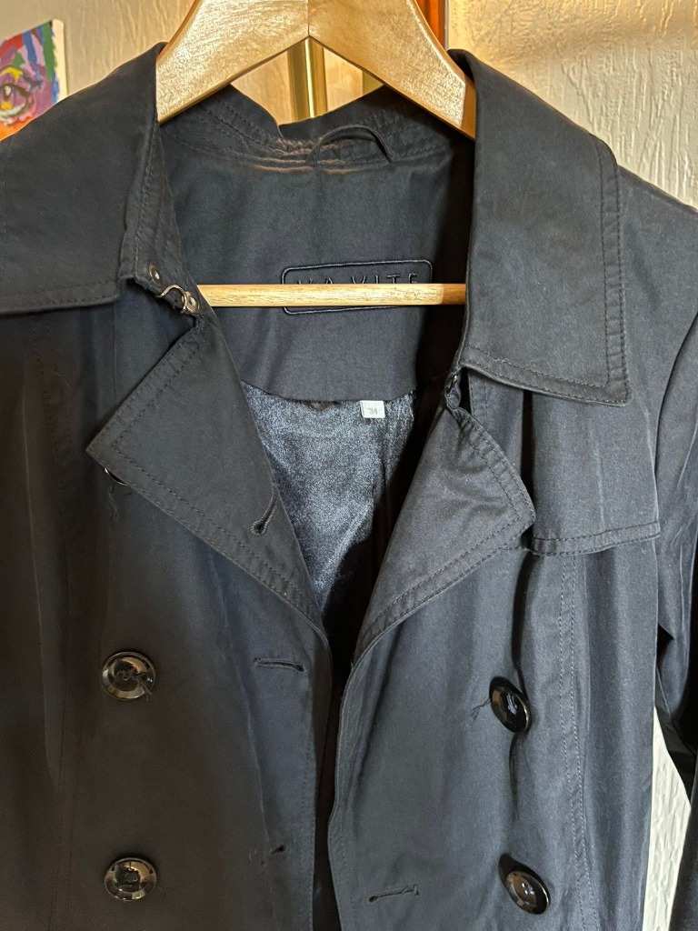 Trenchcoat i navy blå