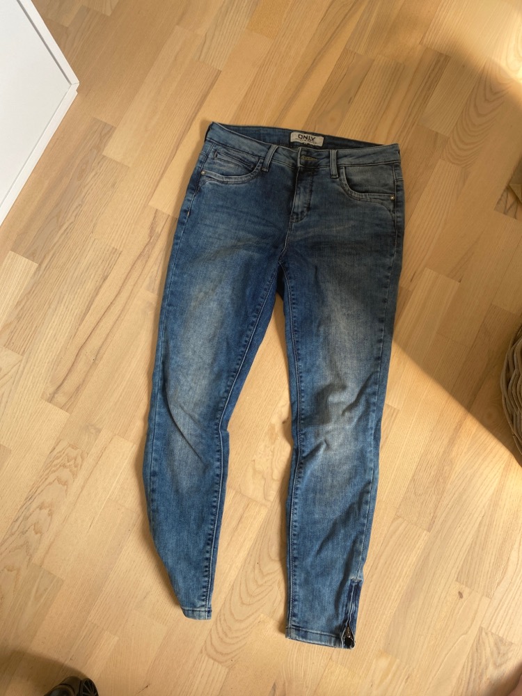 Denim jeans fra Only med lynlås i bunden str. 29