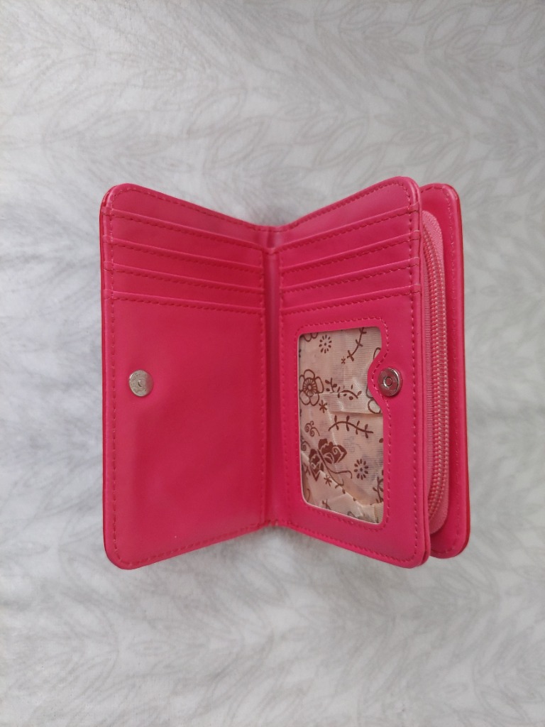 Ihana pupu lompakko peilillä