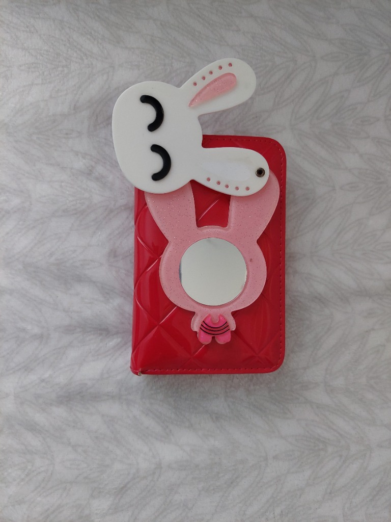 Ihana pupu lompakko peilillä