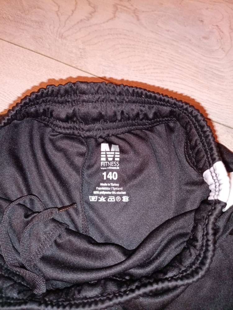 M fitness barna stuttbuxur St 140