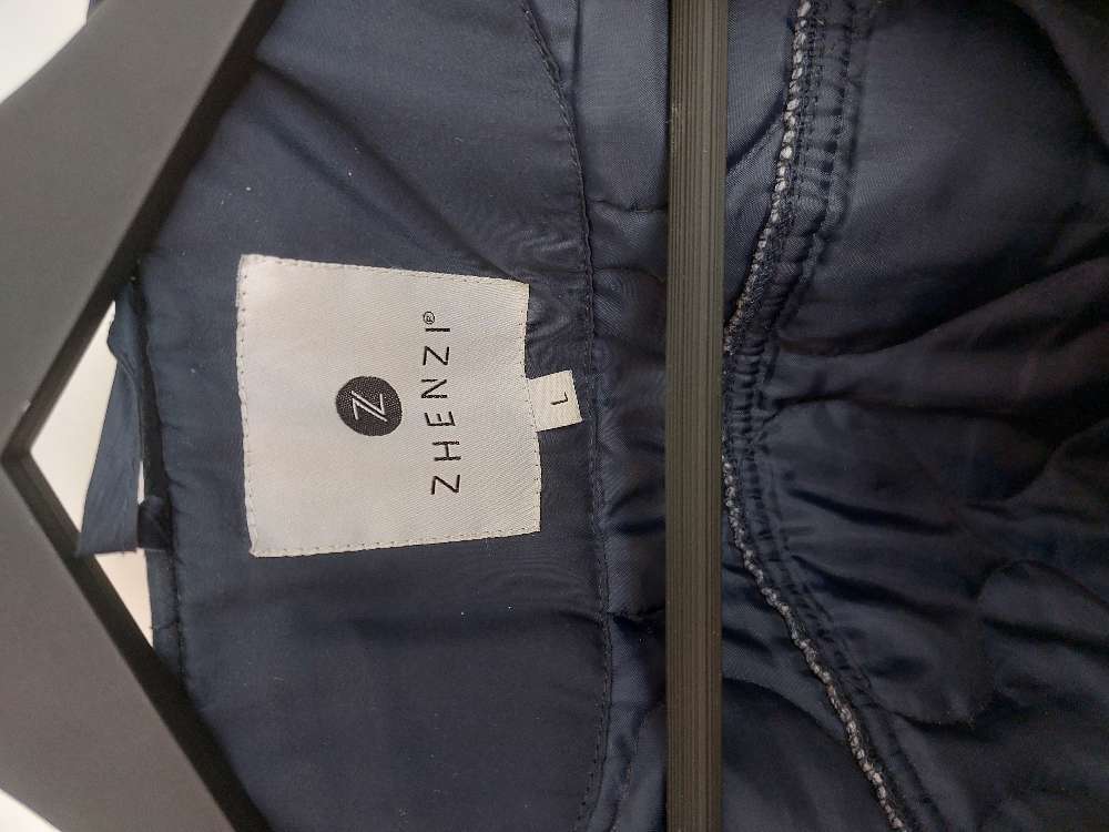 Blár jakki st L Zhenzi