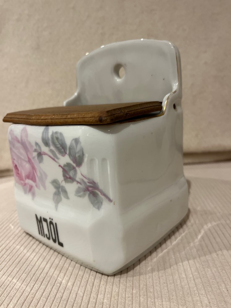 Posliininen Mjöl-astia