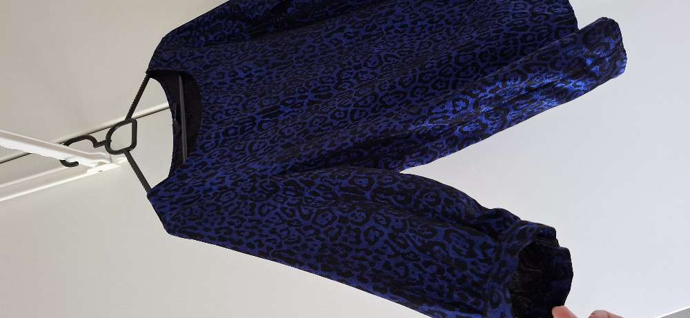 Vero moda st. M blá tiger blússa