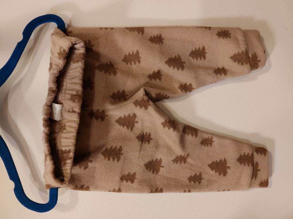 Lindex flíssett brúnt m/grenitré st 74