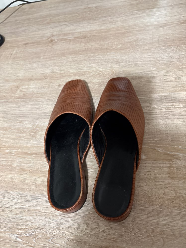 Vagabond mules 40