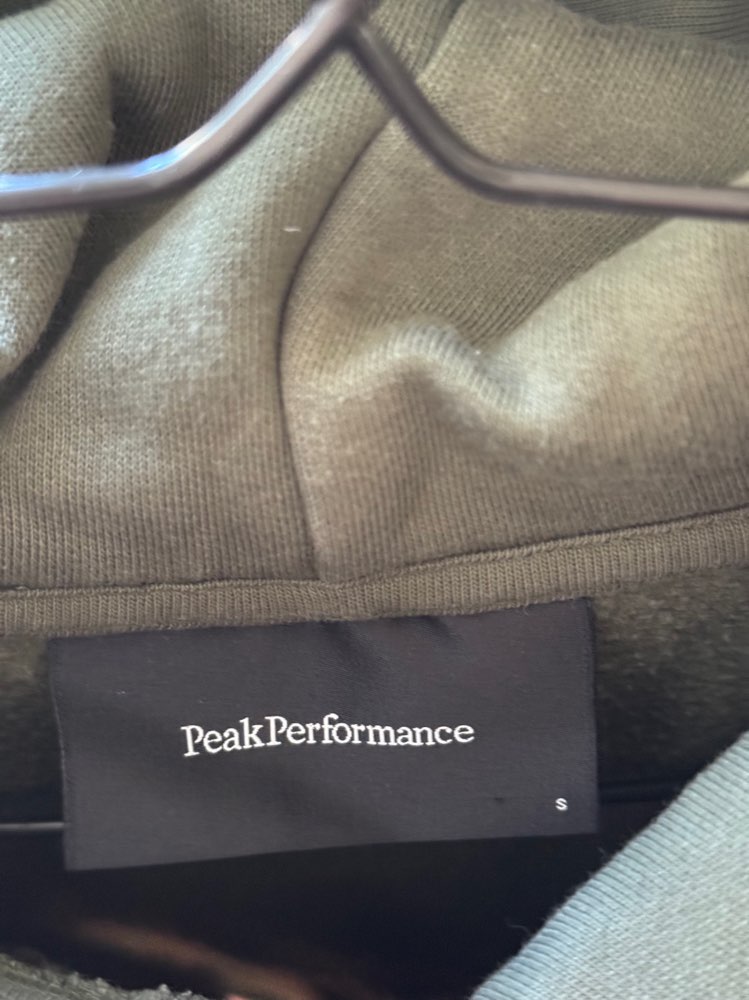 Grønn PeakPerformance genser str S