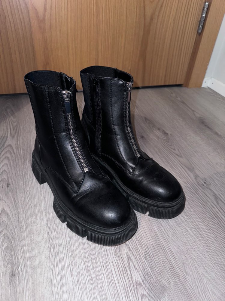 New Look Boots 39