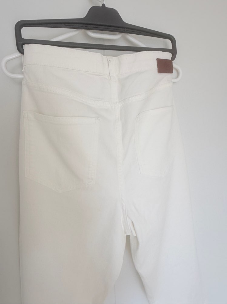 Hvítar gallabuxur st 33 ónotað