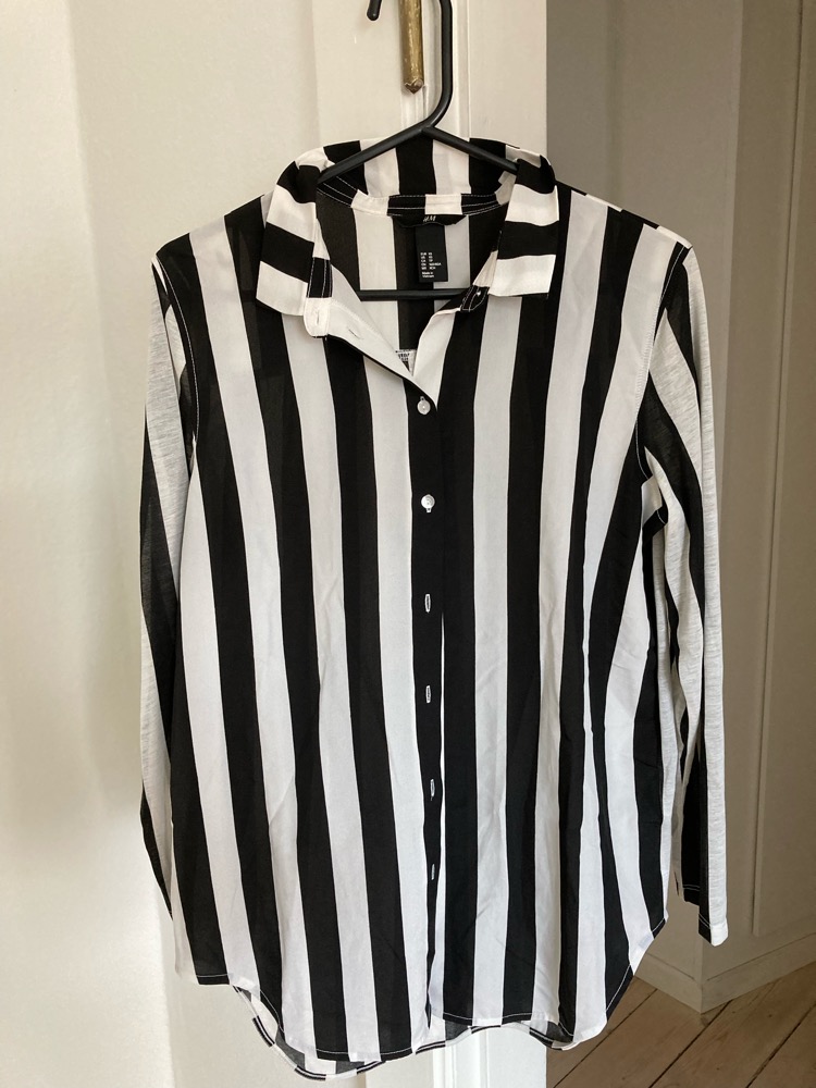 H&M, sort/hvid stribet skjorte, XS