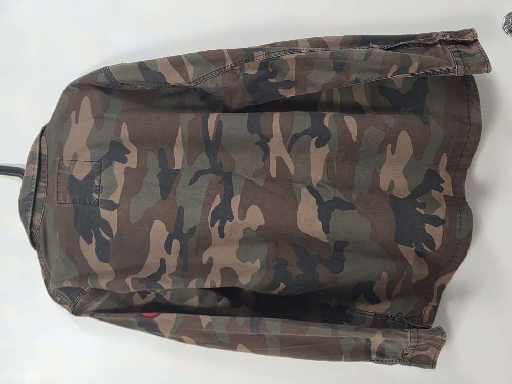 Superdry maastokuvioinen kevyttakki 2XL