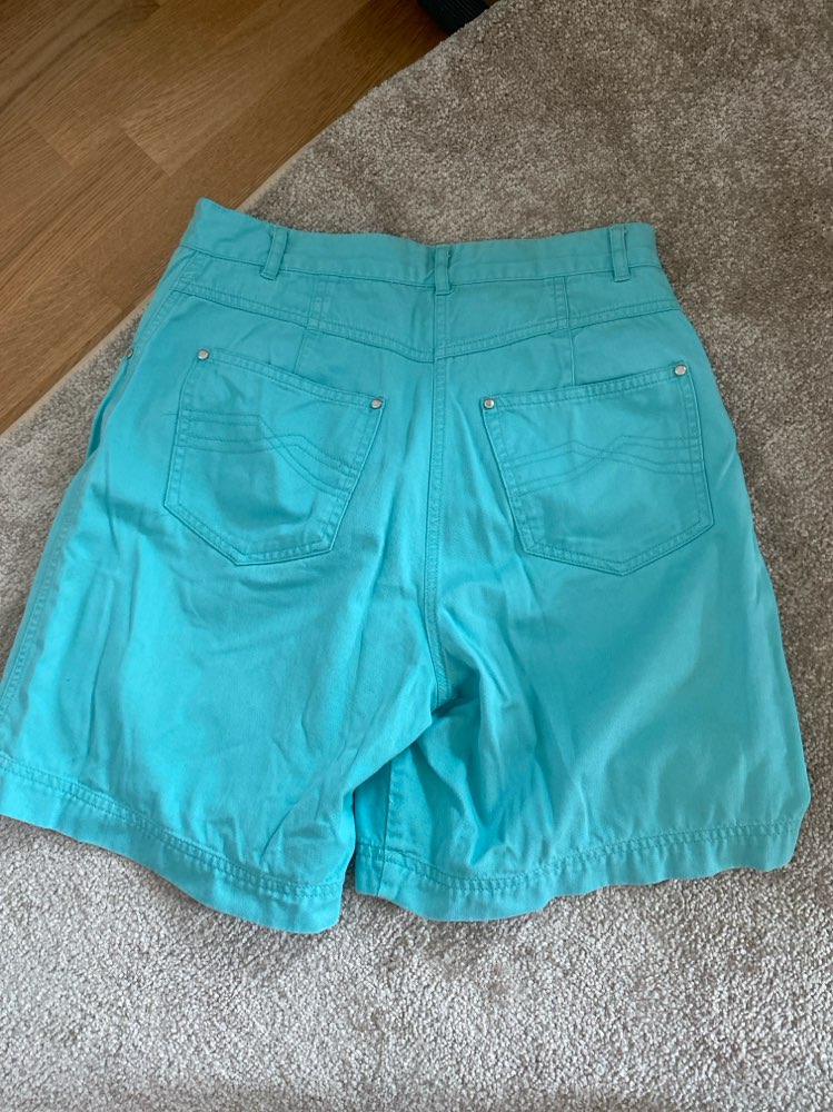 Siniset vintage shortsit