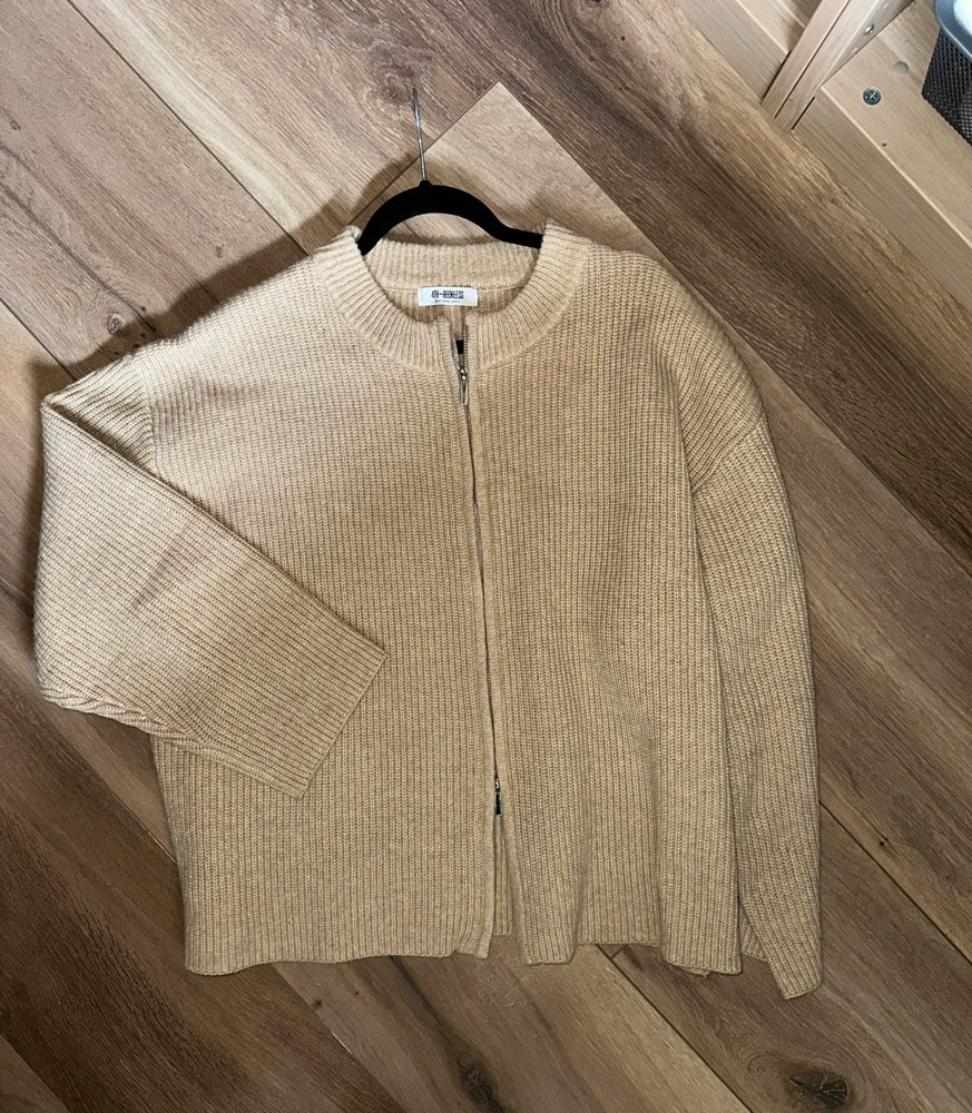 1x notuð Kremuð peysa st16