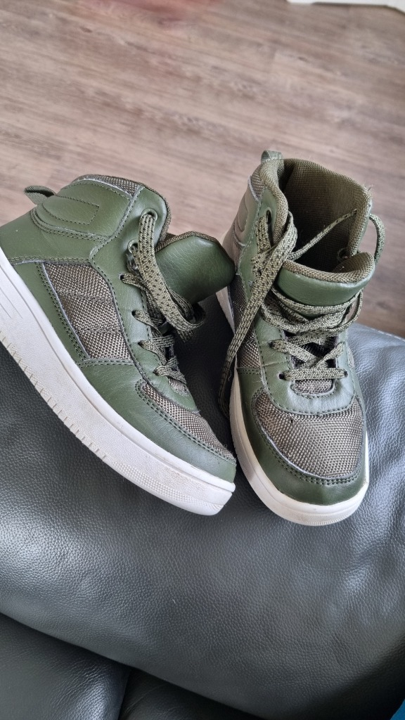 Kids shoes size 34