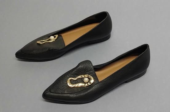 Flattered mustat loaferit 36