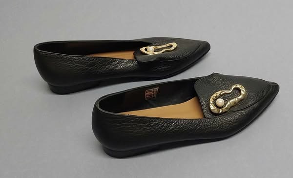 Flattered mustat loaferit 36