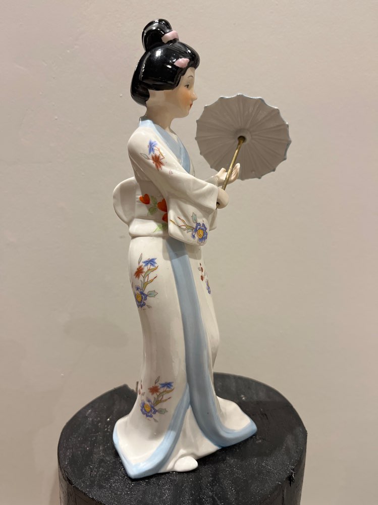 Posliinifiguuri geisha