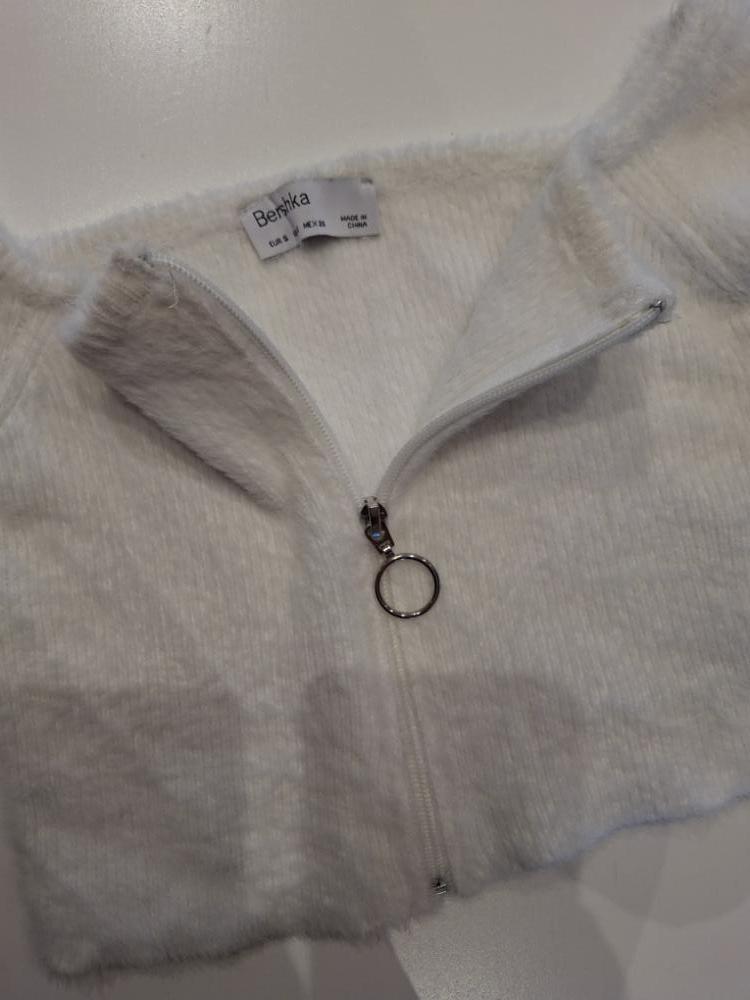 Bershka Loð ermar stærð S