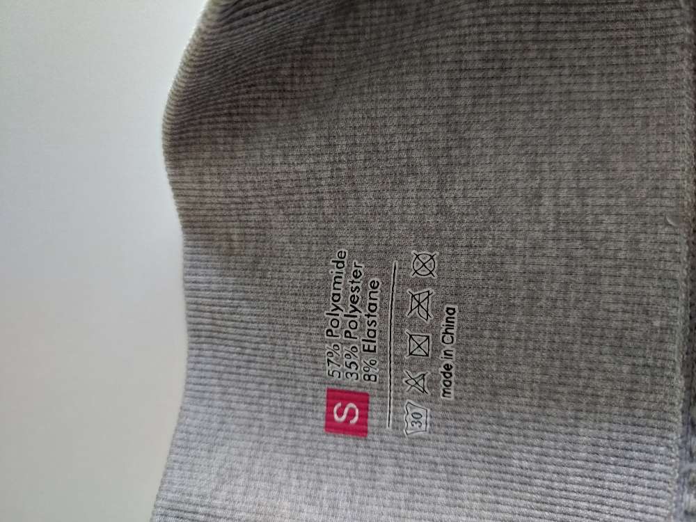 Stuttbuxur, ræktarbuxur small gráar
