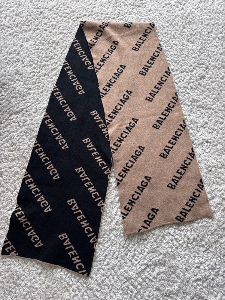 Skjerf fra Balenciaga