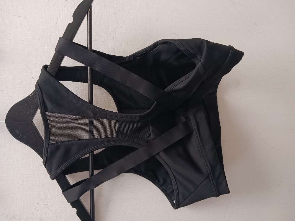 ICIW mustat urheiluliivit S