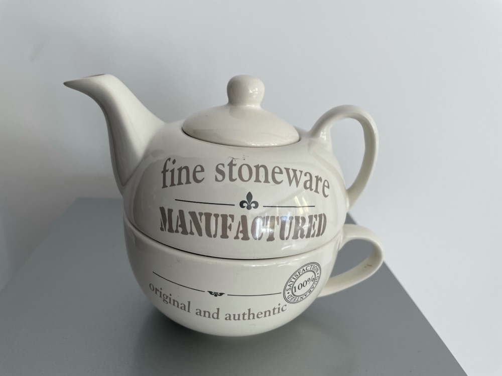 Fine stoneware, tea for one