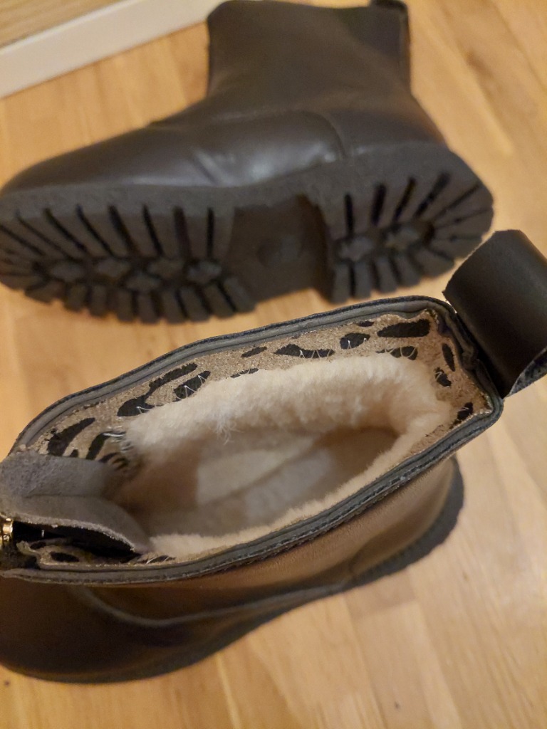 Boots 35