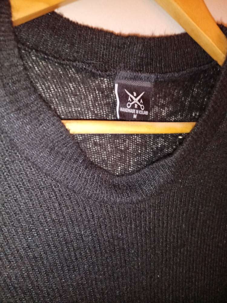 BÁRA þunn síð ullarpeysa St M