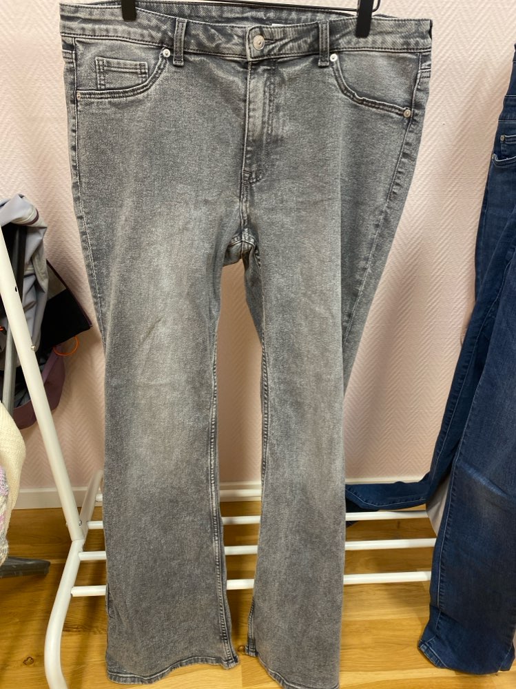 HM flate jeans str.50