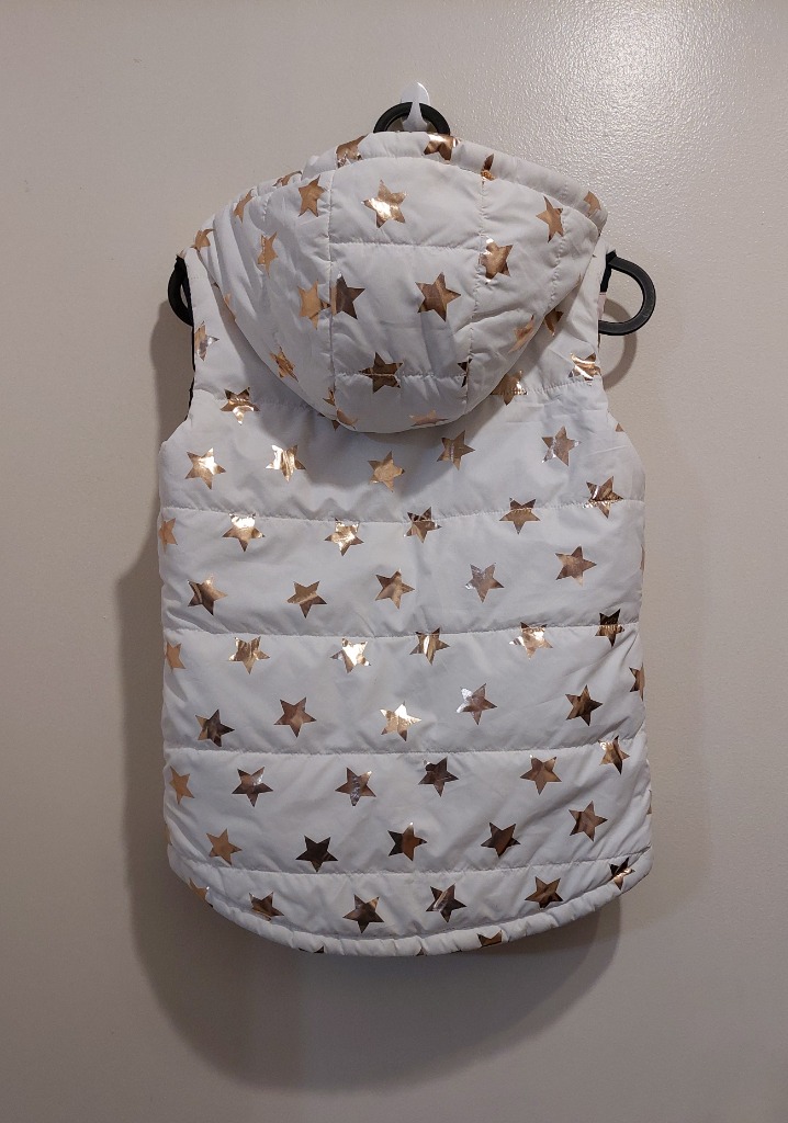 Kirjava kaksipuolinen liivi hupulla