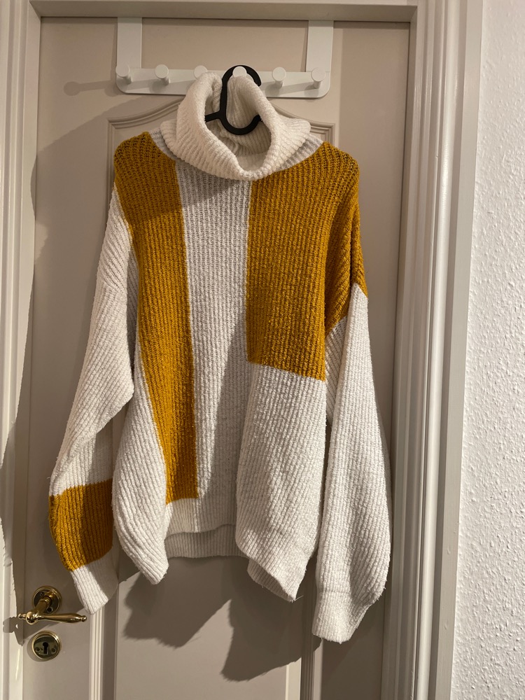 Karrygul/hvid sweater