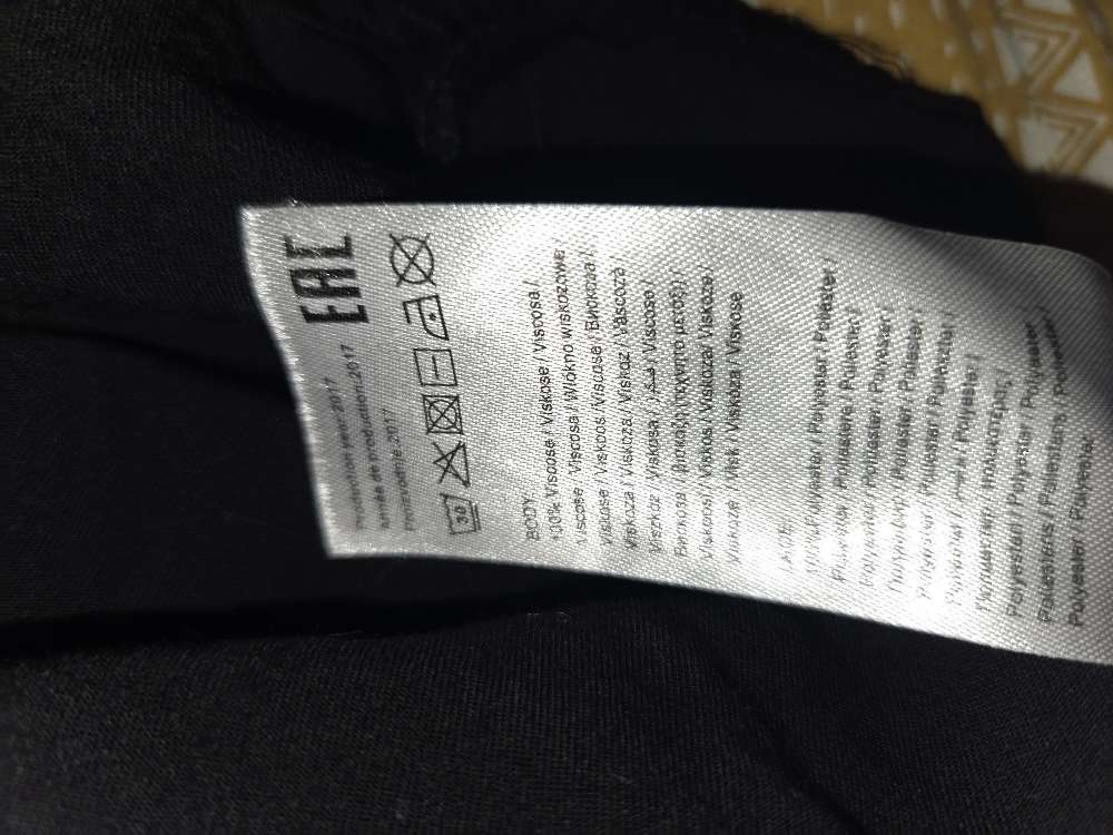 VILA svartur kjóll merkt XL frekar M/L