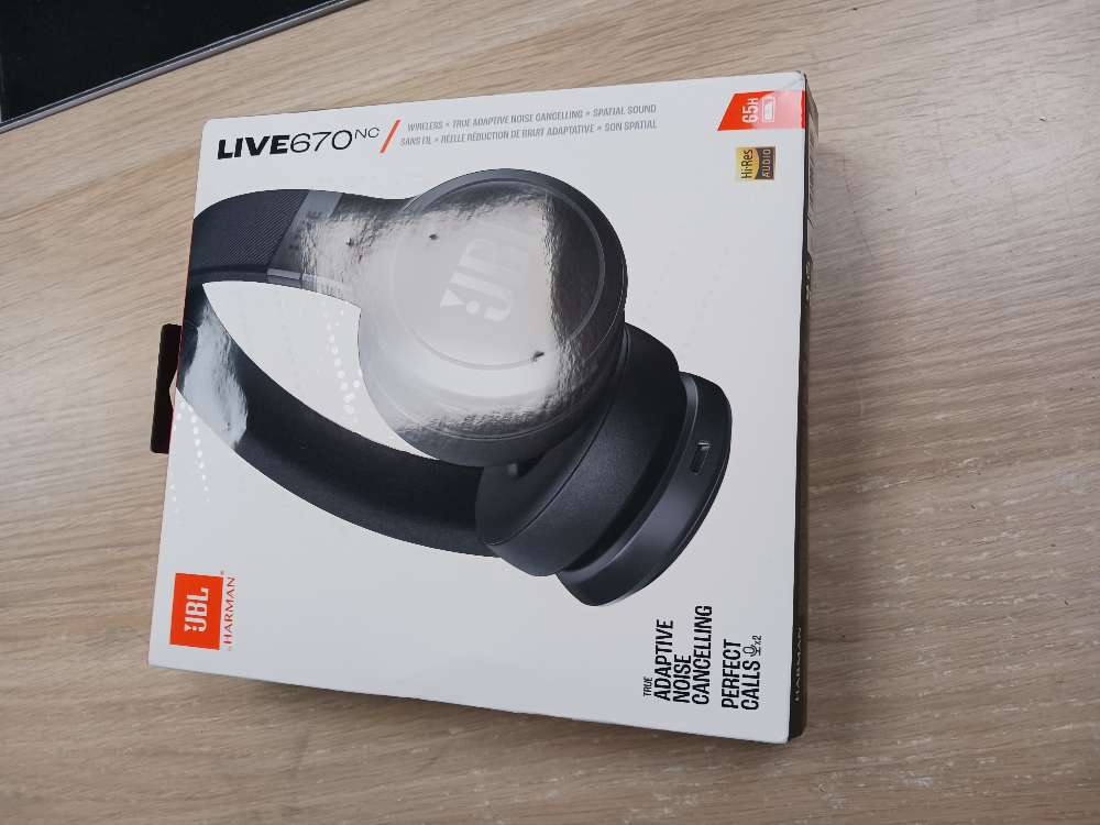 JBL live670 kuulokkeet