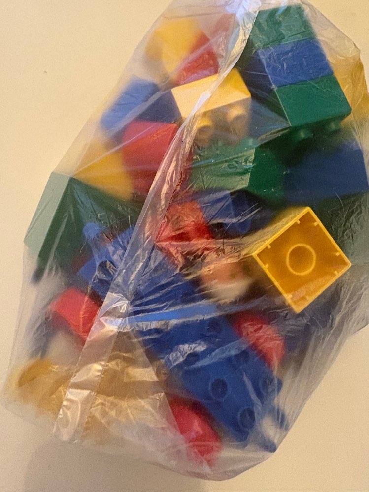 Poki með Duplo kubbum
