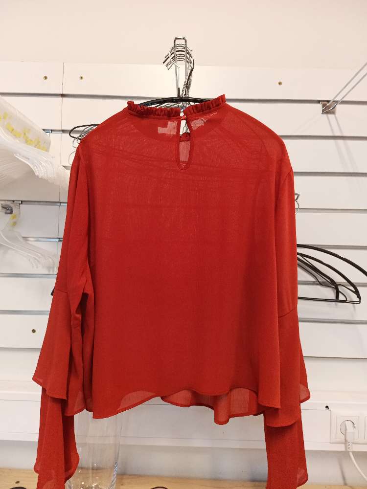 Rauð gegnsæ blússa. Primark