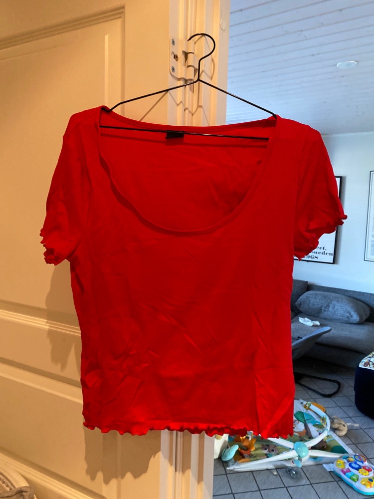 Punainen t paita koko XL
