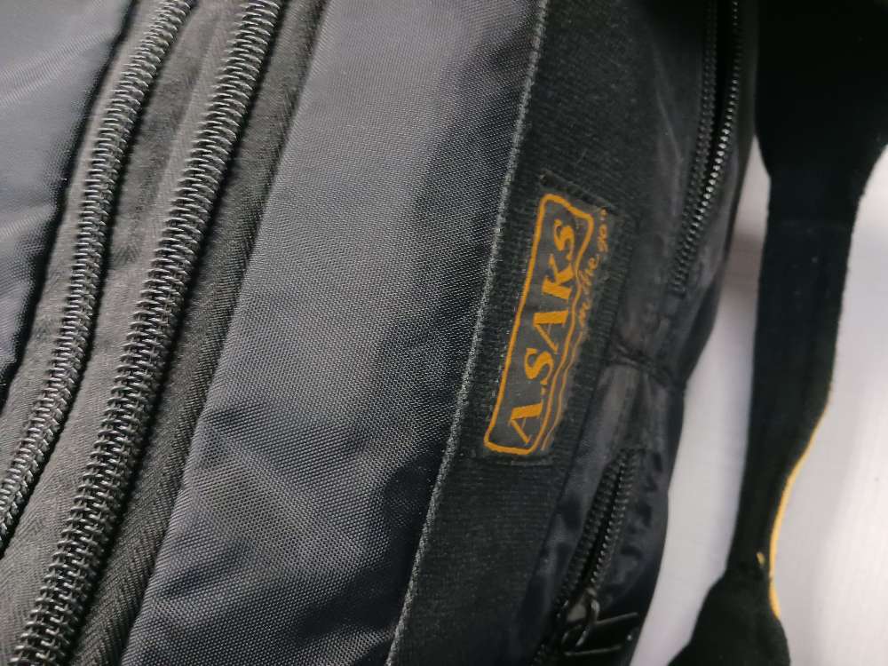 A.Saks musta duffel-kassi pyörillä