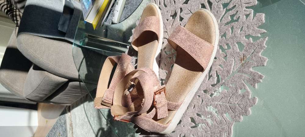 Mukavat juhlavat sandaalit, 37